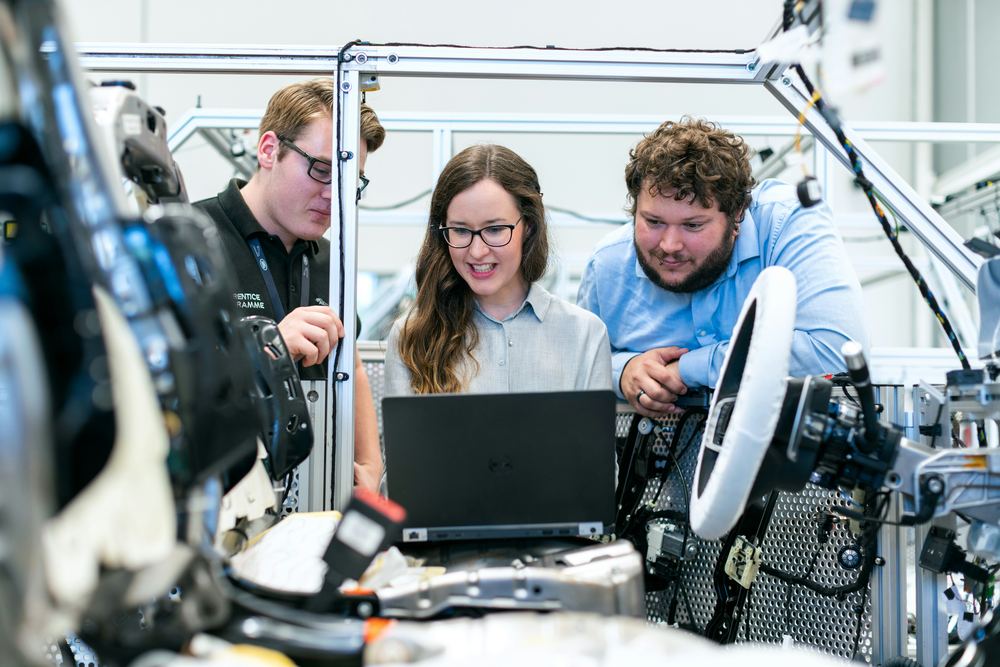Engineers aan het werk bij een technisch project
