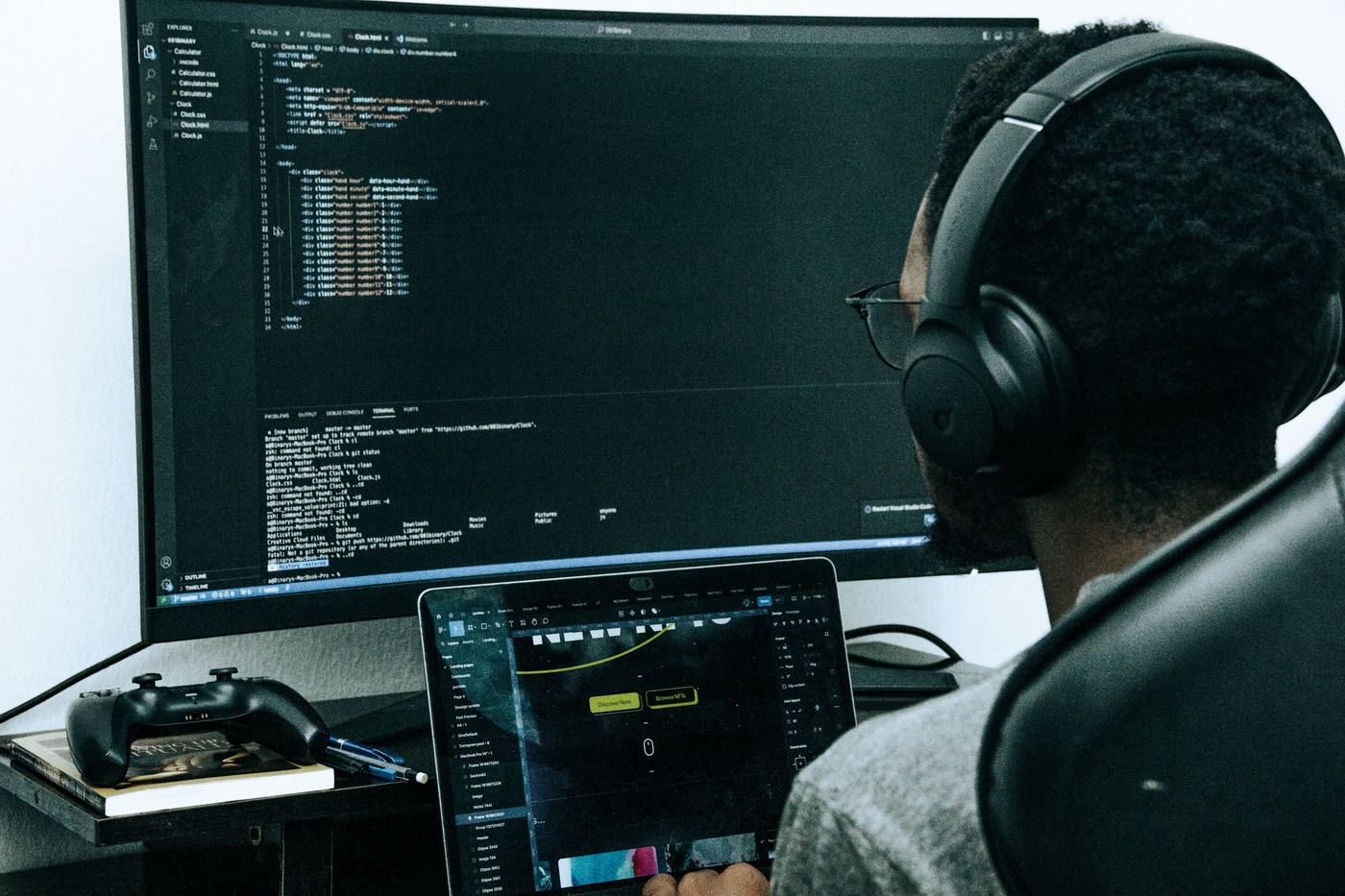IT-ontwikkelaar achter de laptop